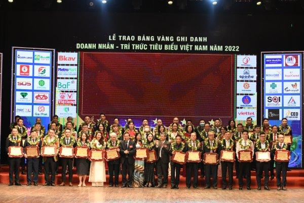 Lễ trao bảng vàng ghi danh doanh nhân - tri thức tiêu biểu Việt Nam 2022